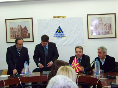 Манасиевски: Македонија нема перспектива со Груевски и Црвенковски