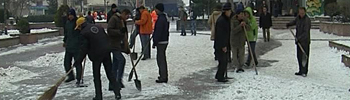 Центарот на градот очистен од снег и лед