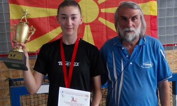 Кумановскa пингпонгарка на Балканско првенство во Бугарија