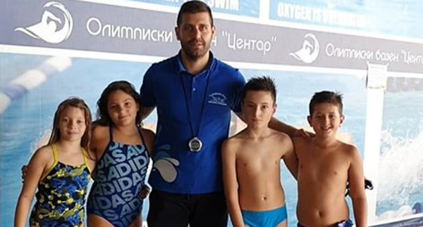 Две медали за пливачите на „Делфин“