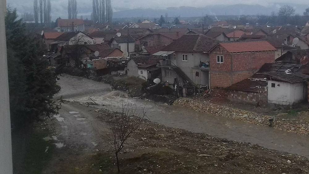 Браните Липково и Глажња преполни, постои ли опасност од поплави