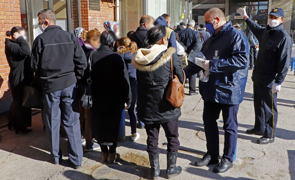 Војската ќе воведува ред пред банките во Куманово