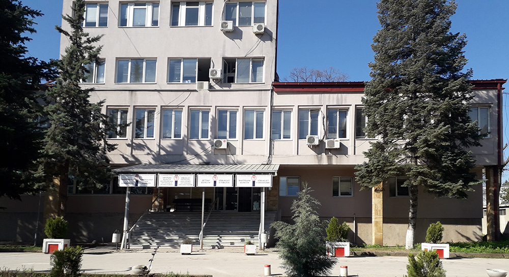 Од коронавирус починал интернист од Куманово