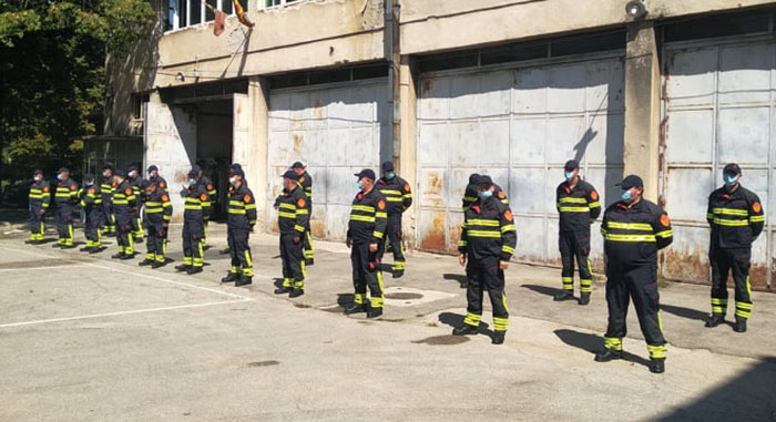 Kумановските пожарникари добија нови униформи за гаснење на пожар на отворено