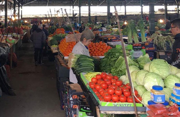 Пазарџиите ослободени од плаќање на закупнина за тезгите додека не работеа пазарите