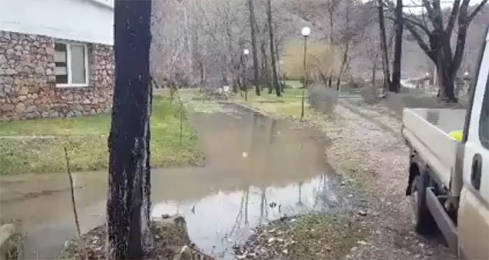 Не се поплавени објектите во меморијалниот центар Пелинце, само паркот