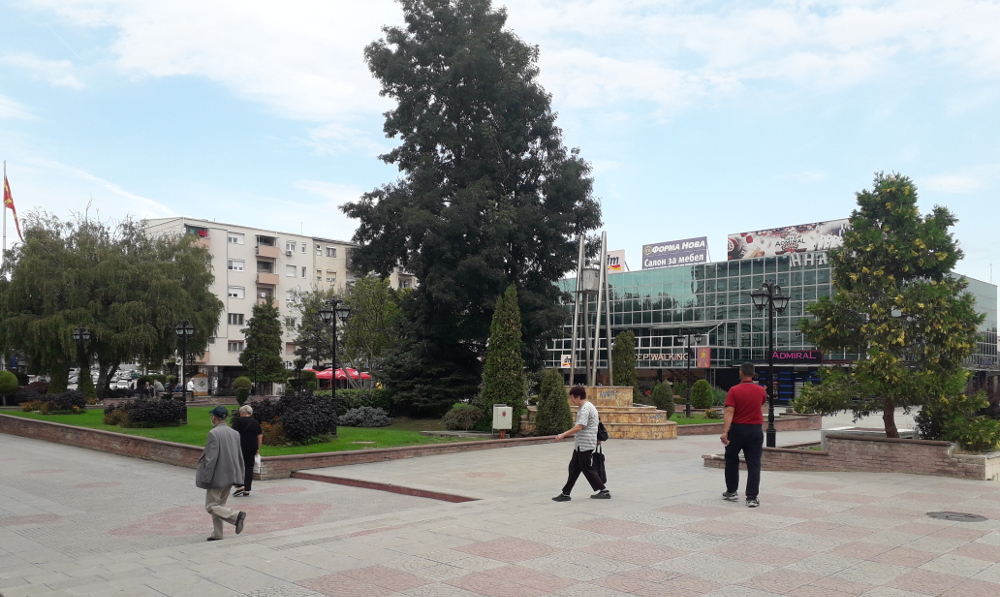 Со нож ја нападнал сопругата на градскиот плоштад