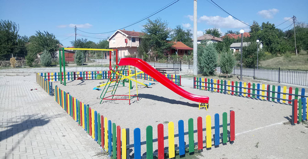 Младо Нагоричане доби пешачка патека и детско игралиште