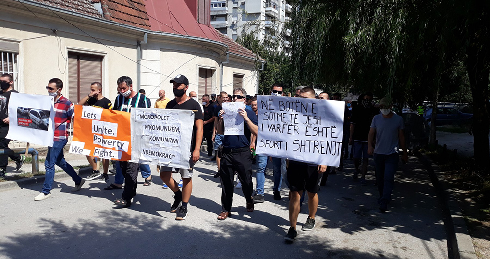 Да се намали цената на струјата, побараа граѓаните на протест пред ЕВН