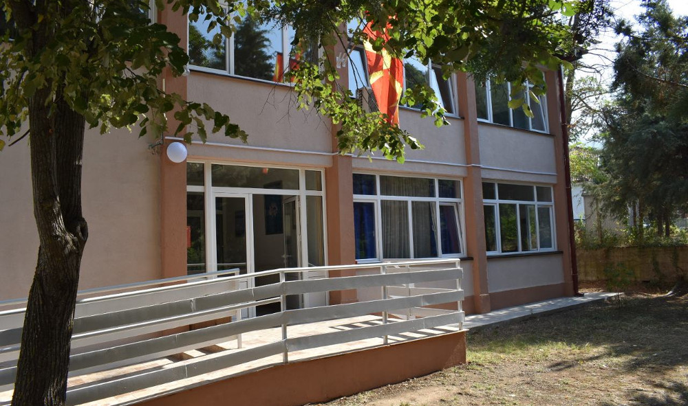 Тинејџер се заканувал и барал пари на семејство во Страцин