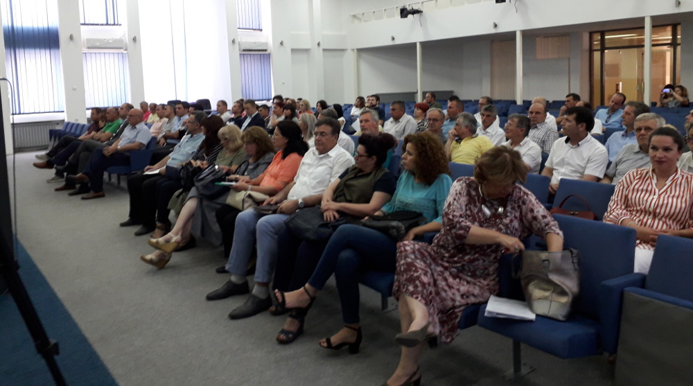 Претставени нацрт законите за основното образование пред наставниците во регионот