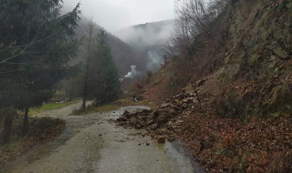 Одрони и излевање на реките во Крива Паланка