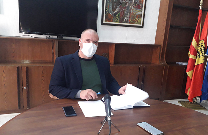 Со парите за новогодишно украсување и огномет Општината ќе купи таблети на учениците