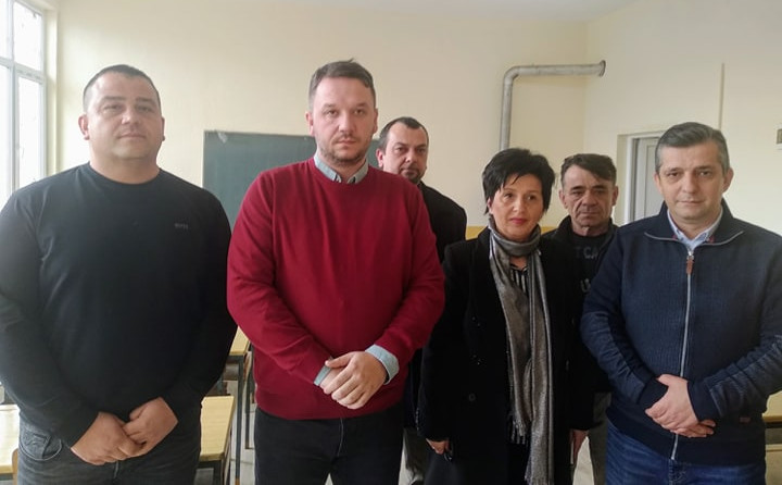 Членови на СДСМ помогнаа да се реновира училница во Љубодраг